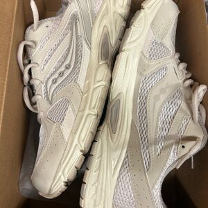 Saucony Ride Millennium Cream Men Size 9.5  LifeStyle Casual Shoes S708502